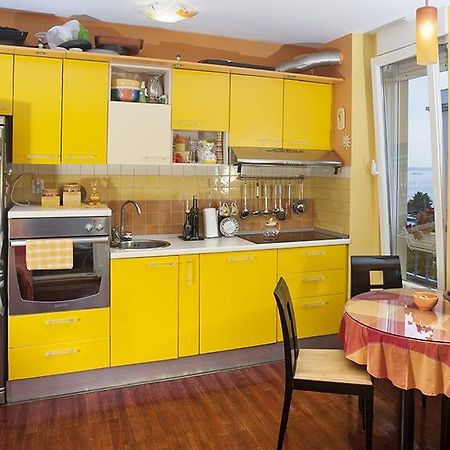 Apartment Sunny Yellow - With Balcony And Parking Place, Spalato Camera foto