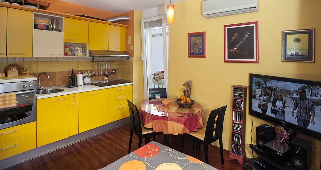Apartment Sunny Yellow - With Balcony And Parking Place, Spalato Camera foto