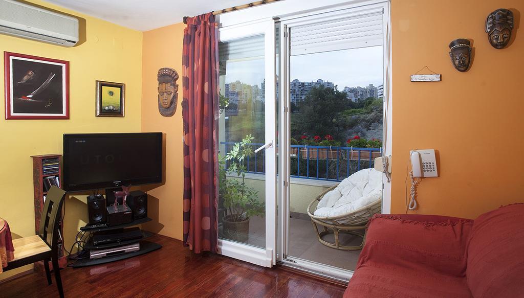 Apartment Sunny Yellow - With Balcony And Parking Place, Spalato Camera foto